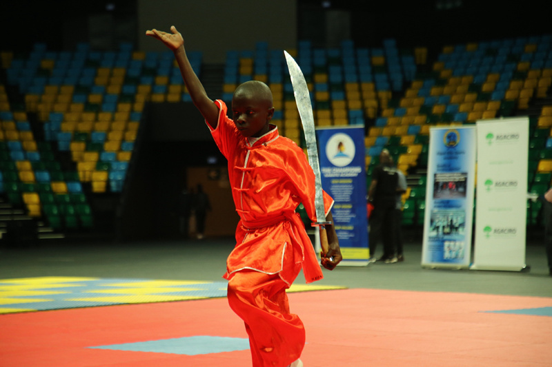 Shirikisho la Kungfu-Wushu la Rwanda Jumamosi iliyopita ilionesha maonesho mbalimbali za Kungfu za China ili kuhimiza mshikamano wa wanachama wake. (Picha/Xinhua)