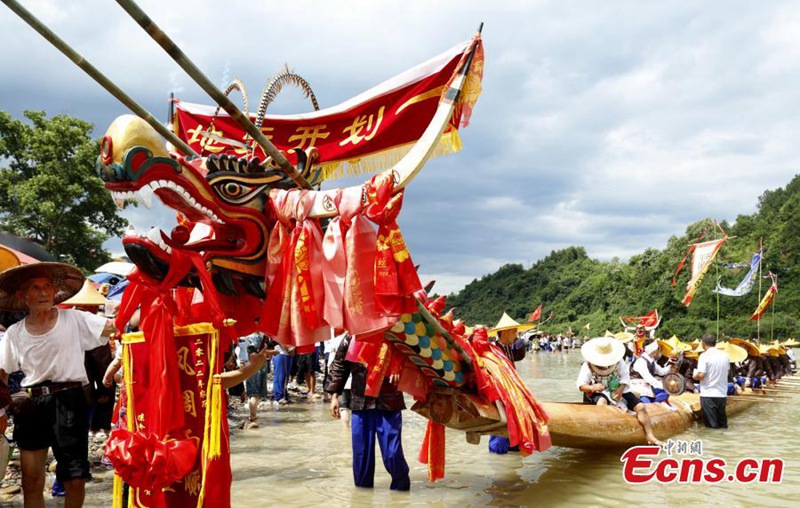 Sikukuu ya Ngalawa za Dragon ya kikabila yashereheshwa Guizhou