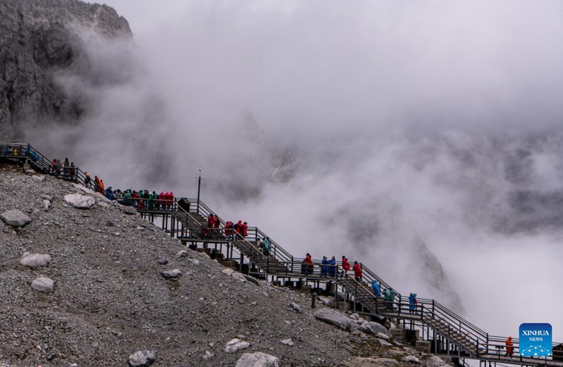 Mandhari ya Milima ya Theluji ya Yulong ya Yunnan