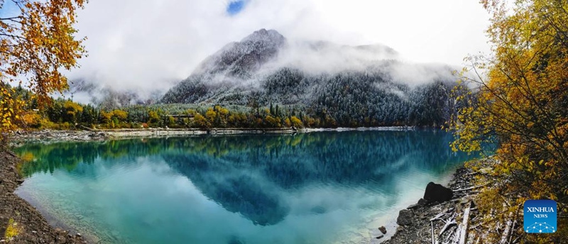 Mandhari ya theluji ya Jiuzhaigou, Sichuan