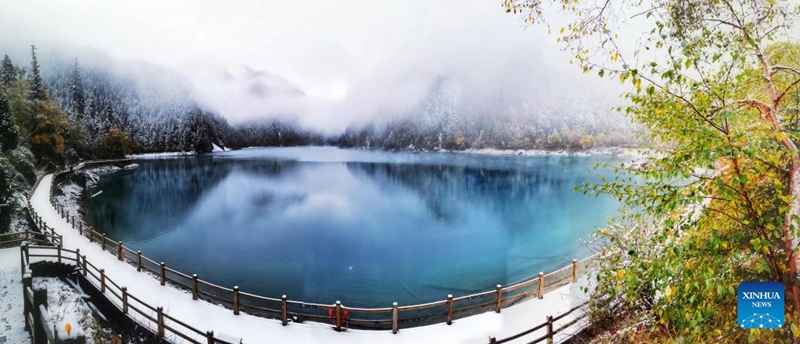 Mandhari ya theluji ya Jiuzhaigou, Sichuan