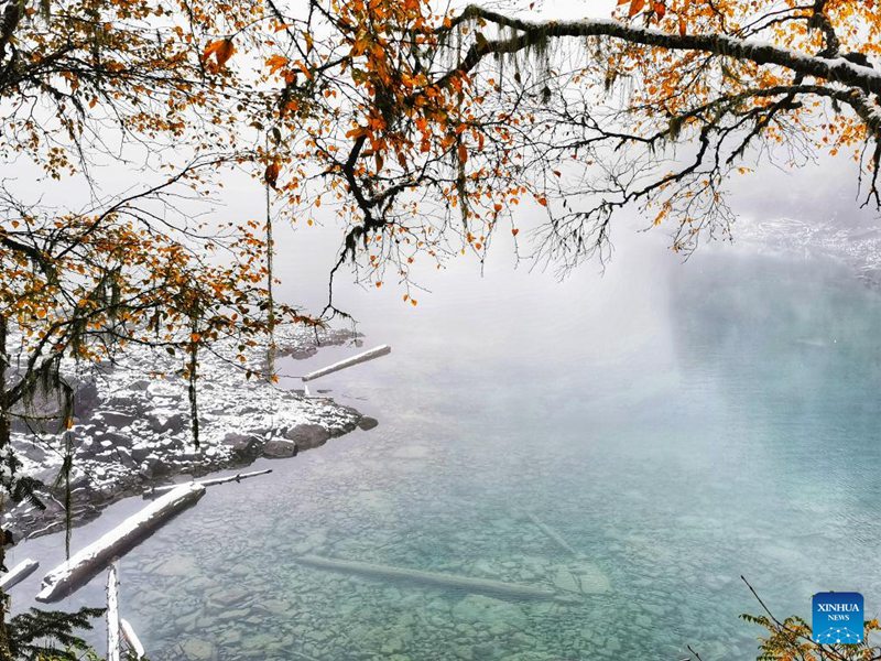 Mandhari ya theluji ya Jiuzhaigou, Sichuan