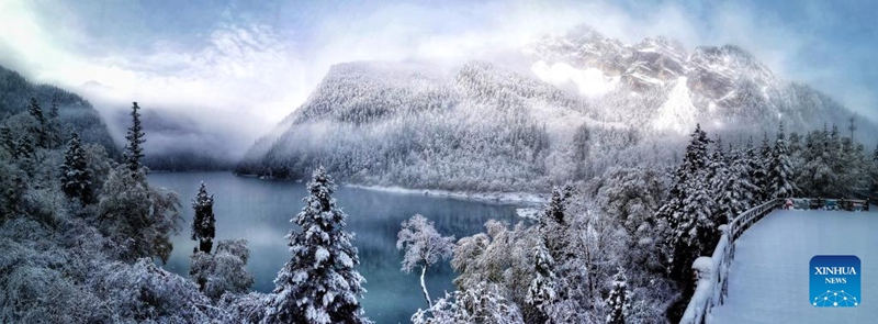 Mandhari ya theluji ya Jiuzhaigou, Sichuan