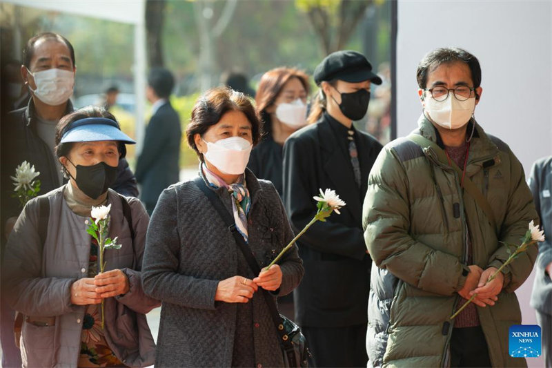 Watu waomboleza vifo vilivyotokana na kukanyagana kwenye msongamano wa Halloween huko Seoul, Korea