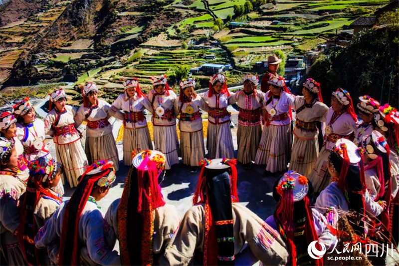 Bustani ya asilia ya wanyama na mimea huko Muli, Sichuan