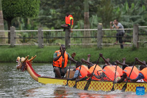 Uganda na China zasherehekea uhusiano kati yao unaokua kwa mbio za mashua za dragoni