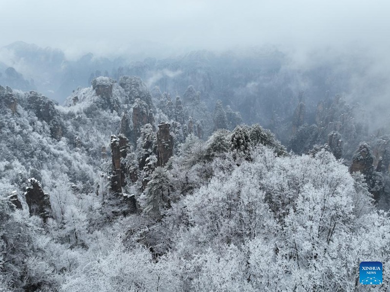 Theluji iliyofunika Mlima Tianzi huko Zhangjiajie, Mkoa wa Hunan wa China yaleta mandhari ya kuvutia