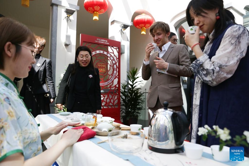 Kituo cha Utamaduni cha China chaandaa saluni ili kuhimiza utamaduni wa chai huko Brussels, Ubelgiji