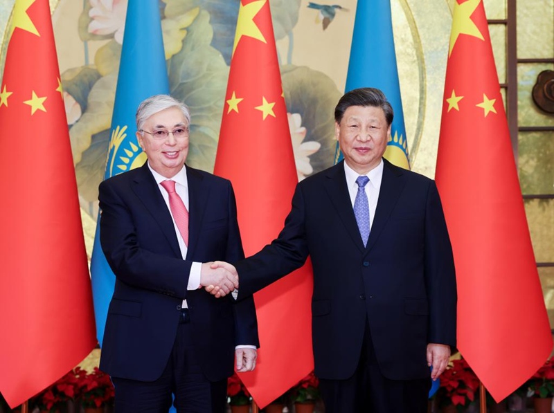 Rais Xi Jinping wa China akifanya mazungumzo na Rais Kassym-Jomart Tokayev wa Kazakhstan, ambaye yuko China  kwa kuhudhuria kwenye Mkutano wa Viongozi Wakuu wa China na Nchi za Asia ya Kati na kufanya ziara ya kiserikali, mjini Xi'an, Mkoa wa Shaanxi, Kaskazini-Magharibi mwa China, Mei 17, 2023. (Xinhua/Liu Bin)