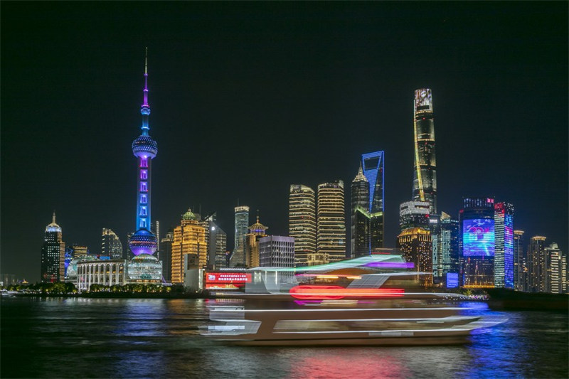 Picha iliyopigwa Novemba 12, 2020 ikionyesha mandhari ya usiku ya eneo la Lujiazui la Pudong, Shanghai, Mashariki mwa China. (Xinhua/Wang Xiang)