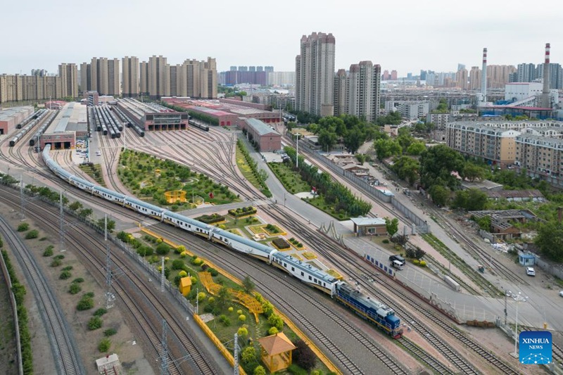 Treni ya Kitalii kutoka Harbin hadi Yichun nchini China yawapa abiria uzoefu mzuri wa burudani na kutazama mandhari