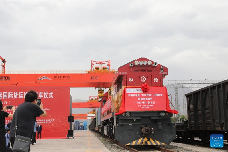 Treni ya mizigo inayoelekea Hairatan, Afghanistan ikiondoka kwenye kituo cha usafirishaji cha Dongchuan huko Lanzhou, Mkoa wa Gansu, Kaskazini-Magharibi mwa China, Julai 5, 2023. (Xinhua/Zhang Zhimin)