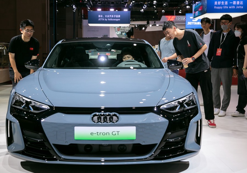 Gari la Audi Modeli ya e-tron GT likionyeshwa kwenye Maonyesho ya 20 ya Shanghai ya Viwanda vya Magari vya Kimataifa huko Shanghai, Mashariki mwa China, Aprili 18, 2023. (Xinhua/Wang Xiang)