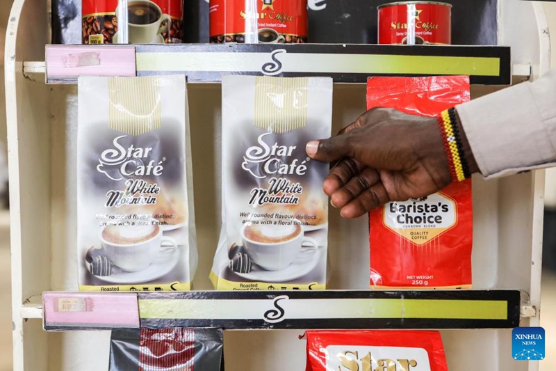 Picha hii iliyopigwa Oktoba 24, 2023 ikionyesha bidhaa za kahawa kutoka Kampuni ya Kahawa ya Star Cafe huko Mukono, katikati mwa Uganda, Oktoba 24, 2023. (Picha na Hajarah Nalwadda/Xinhua)