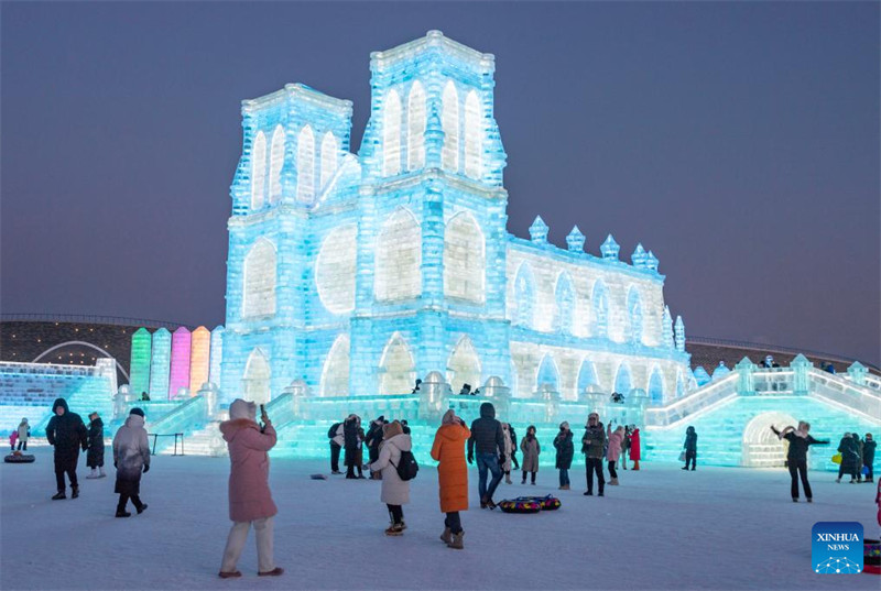 Bustani ya Theluji na Barafu?ya Harbin, China yafunguliwa kwa umma