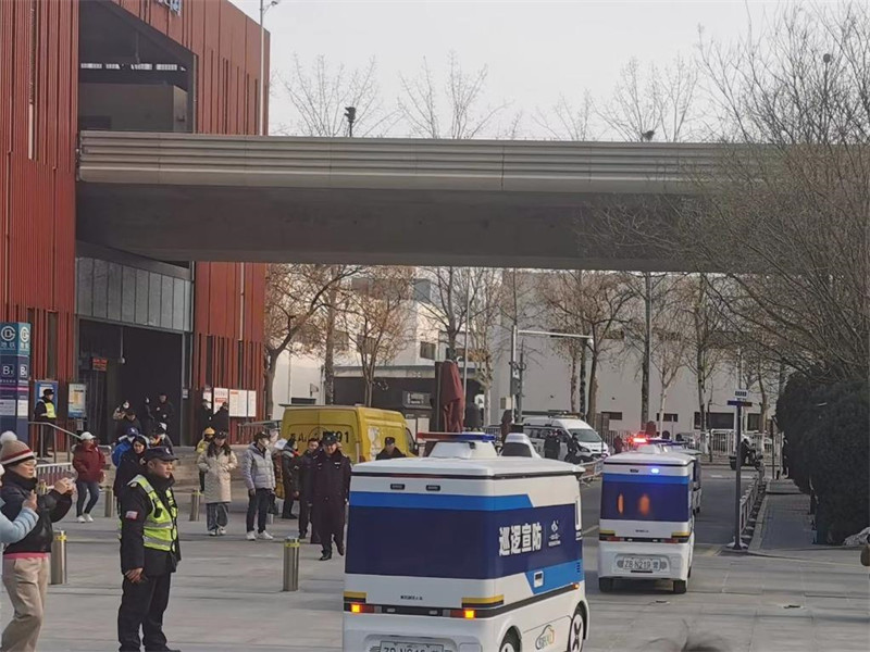 Mji wa Beijing, China ukizindua rasmi majaribio ya barabarani ya  magari yanayojiendesha yenyewe ya kufanya doria, tarehe 16, Januari. (Picha na Zhang Zhang/Xinhua)