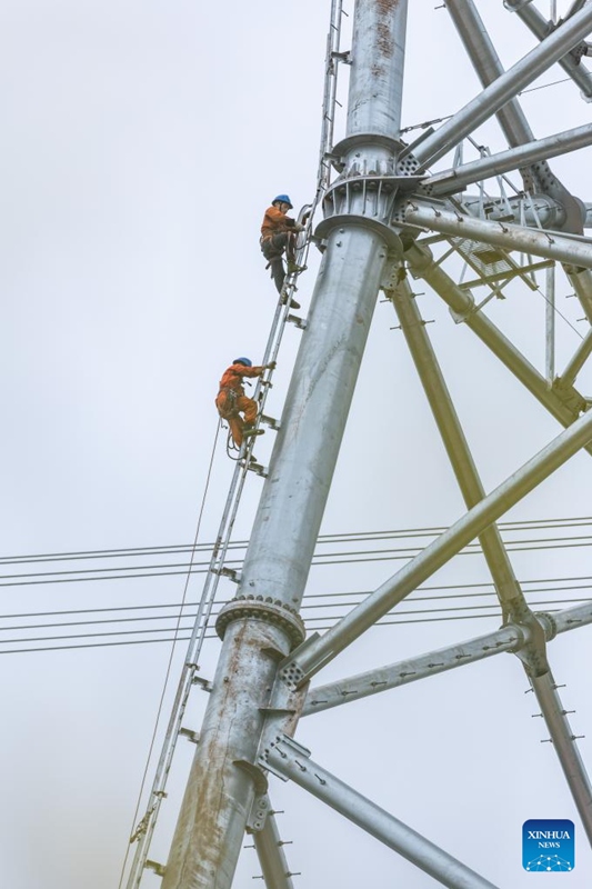 Mradi wa upitishaji umeme wa 1,000kV wa Sichuan-Chongqing waendelea kujengwa nchini China