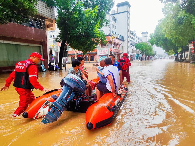 Kazi ya uokoaji na utoaji msaada yapamba moto wakati mvua kubwa inaponyesha Mkoani Anhui, China