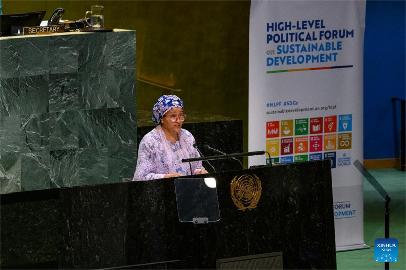 Naibu Katibu Mkuu wa Umoja wa Mataifa Amina Mohammed akihutubia mkutano wa ufunguzi wa Baraza la Kisiasa la Ngazi ya Juu Mwaka 2024 kuhusu Maendeleo Endelevu (HLPF) kwenye makao makuu ya Umoja wa Mataifa mjini New York, Julai 8, 2024. (Loey Felipe/Picha ya UN/ Xinhua)