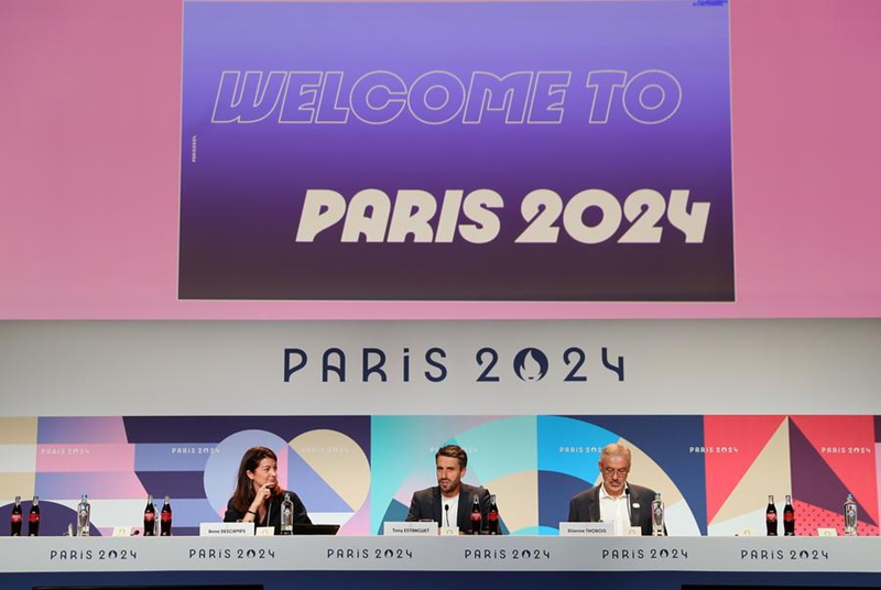 Tony Estanguet (Kati) Rais wa Kamati ya Michezo ya Olimpiki ya Paris 2024, akizungumza kwenye mkutano na waandishi wa habari katika Kituo Kikuu cha vyombo vya habari cha Paris 2024 Jijini Paris, Ufaransa, Julai 21, 2024. (Xinhua/Wang Dongzhen)