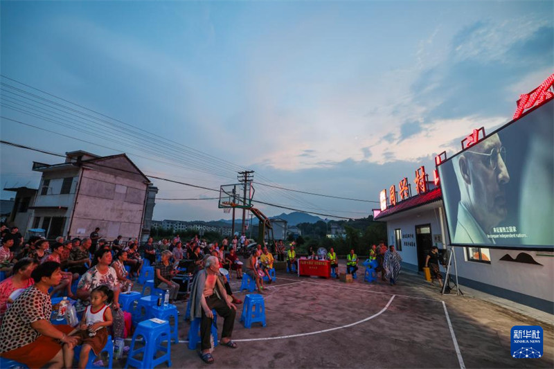 Kuleta Faida za Kitamaduni kwa?Watu na kupelekea Opera maeneo ya vijijini Katika Mji Zhuji, Zhejiang, China