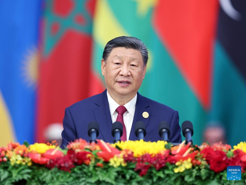 Rais Xi Jinping wa China akitoa hotuba yenye kichwa cha "Kuungana Mikono Kuendeleza Mambo ya Kisasa na Kujenga Jumuiya yenye Mustakabali wa Pamoja" wakati akihudhuria ufunguzi wa Mkutano wa Kilele wa 2024 wa Baraza la Ushirikiano kati ya China na Afrika (FOCAC) kwenye Jumba la Mikutano ya Umma mjini Beijing, China, Septemba 5, 2024. (Xinhua/Yao Dawei)