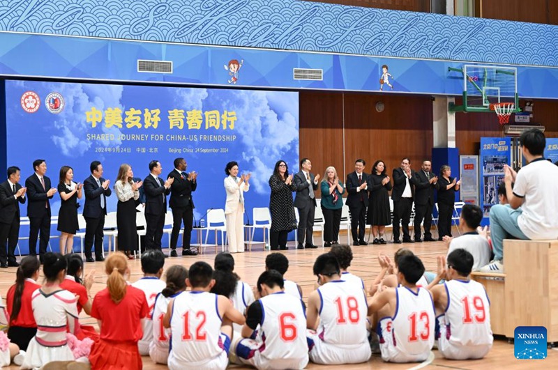 Peng Liyuan ashiriki shughuli ya mawasiliano ya kitamaduni na michezo ya vijana wa China na Marekani