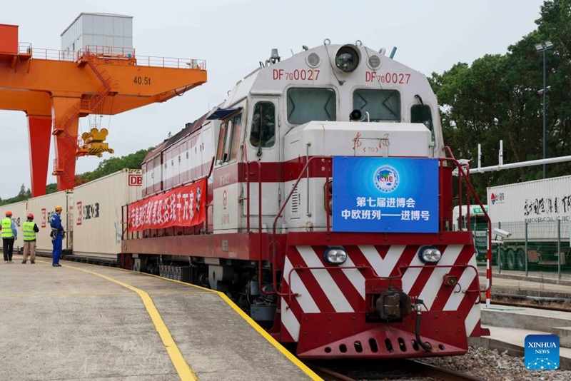 Treni ya kwanza ya mwaka huu ya mizigo ya "Jinbo" ya China-Ulaya ikiwasili kwenye Stesheni ya Reli ya Minhang mjini Shanghai, Mashariki mwa China, Oktoba 20, 2024. (Xinhua/Wang Xiang)